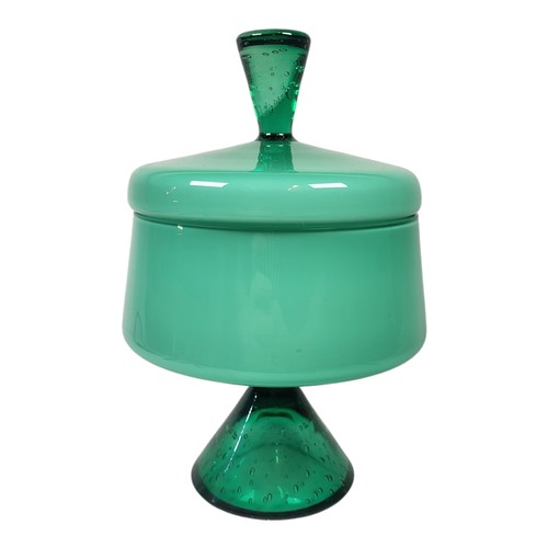 818 - A COLLECTION OF VINTAGE ART GLASS
To include a Dale Tiffany Favrile glass vase with twin handles, a ... 