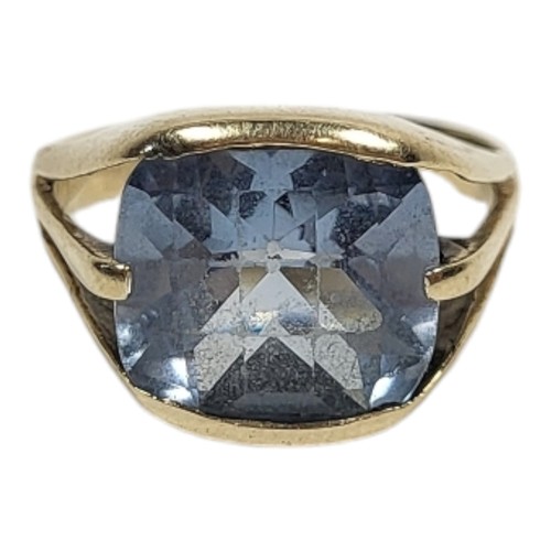 653 - A VINTAGE YELLOW METAL AND AQUAMARINE SIGNET RING
The single faceted cut stone in a pierced design. ... 