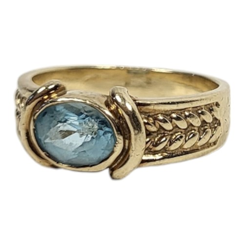 657 - A VINTAGE 9CT GOLD AND AQUAMARINE RING
The oval cut stone with wheatsheaf design to shoulders.
(size... 