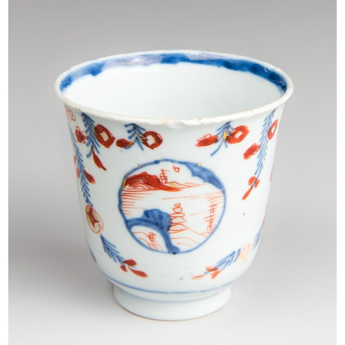 168 - AN 18TH CENTURY CHINESE PORCELAIN CUP.
(h 8cm)