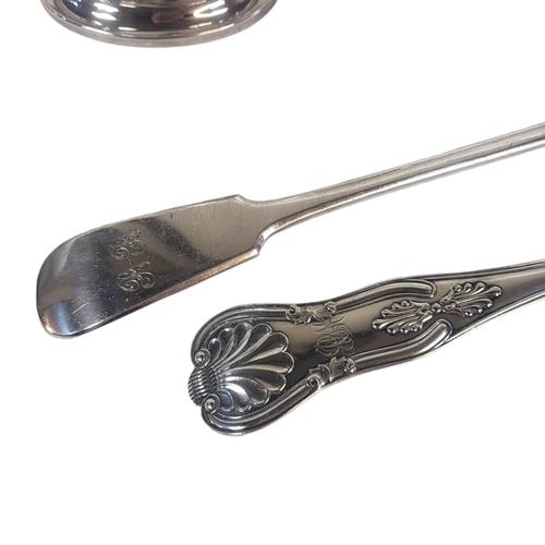 559 - TWO LARGE VICTORIAN SHEFFIELD SILVER PLATED SOUP LADLES
Good Victorian Sheffield electroplated pedes... 