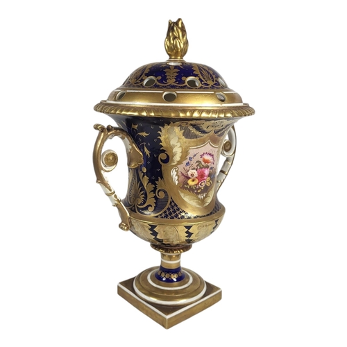 701 - GRAINGER LEE AND CO., WORCESTER, A LARGE EARLY 19th CENTURY POTPOURRI VASE AND COVER
Having a pierce... 