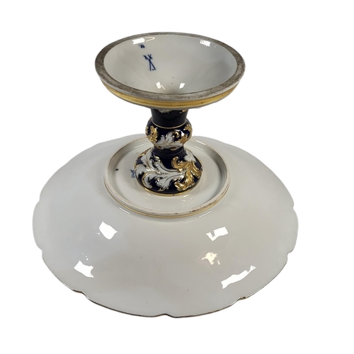 768A - MEISSEN, A FINE JEWELLED DESSERT PORCELAIN PEDESTAL TAZZA
State's porcelain manufacturer Meissen mar... 