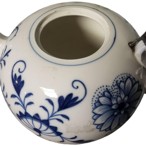 771 - MEISSEN, 19TH CENTURY HARD PASTE PORCELAIN BLUE AND WHITE ONION PATTERN BULLET FORM TEAPOT AND COVER... 