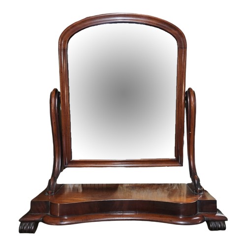 985 - A VICTORIAN MAHOGANY DRESSING TABLE TILT MIRROR
On a serpentine base with scrolled LG’s.
(approx 62c... 