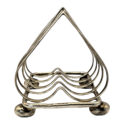 40 - A MID 20TH CENTURY SILVER TOAST RACK
Having heart form dividers, hallmarked London, 1944.
(approx 10... 