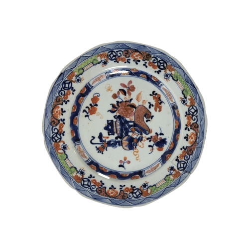 199 - A PAIR OF 18TH CENTURY CHINESE EXPORT PORCELAIN PLATES
Hand painted decoration of a censor in Imari ... 