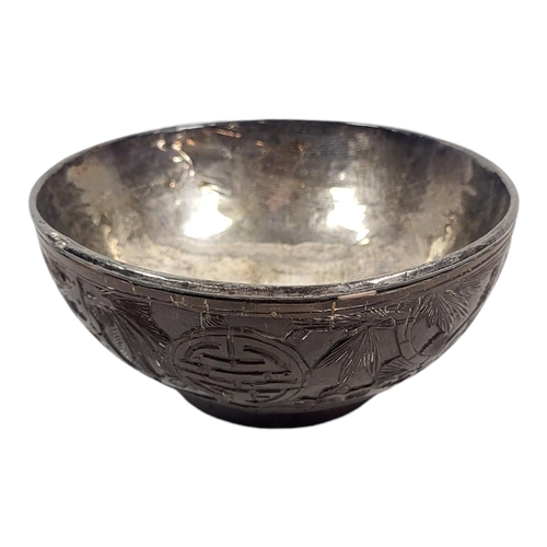 193 - A 19TH CENTURY CHINESE SILVER AND CARVED COCONUT BOWL.
(diameter 11cm x 5cm)

Condition: some light ... 