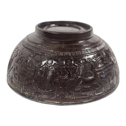 193 - A 19TH CENTURY CHINESE SILVER AND CARVED COCONUT BOWL.
(diameter 11cm x 5cm)

Condition: some light ... 