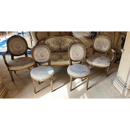 447 - AN EARLY 20TH CENTURY FRENCH CARVED GILT FRAMED FIVE PIECE SALON SUITE
Comprising two seat settee, a... 