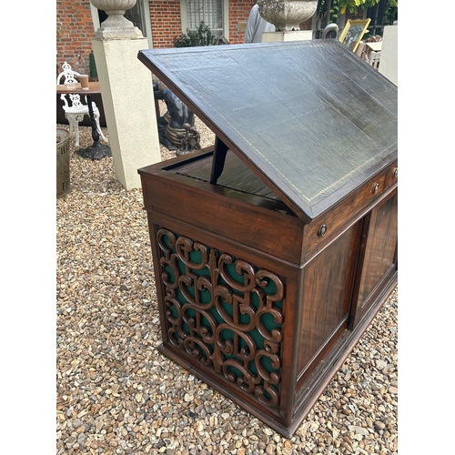 439 - A RARE 19TH CENTURY HOWARD AND SON OF LONDON ROSEWOOD ARCHITECTS/WRITING TABLE
The adjustable top wi... 