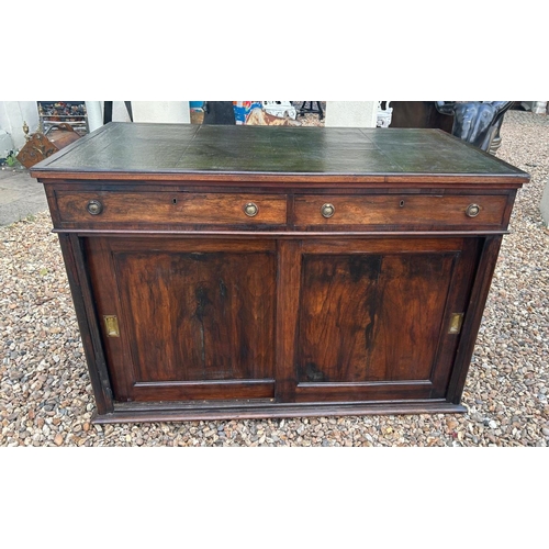 439 - A RARE 19TH CENTURY HOWARD AND SON OF LONDON ROSEWOOD ARCHITECTS/WRITING TABLE
The adjustable top wi... 