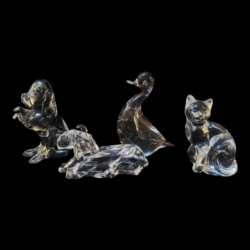 107 - A 20TH CENTURY FULL LEAD CRYSTAL GLASS MODEL OF A SEATED CAT BY LENOX FACTORY 
Along with a crystal ... 