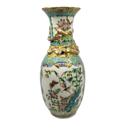 137 - AFTER QING DYNASTY, AN EARLY 20TH CENTURY CANTONESE EXPORT FAMILLE ROSE HARD PASTE PORCELAIN BALUSTE... 