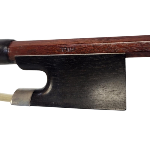 396 - HILL, A SILVER VIOLIN BOW 
Round stick ebony frog, stamped ‘Hill’.
(62g, 74cm)

Condition: some wear... 