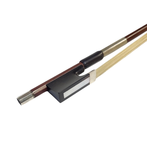 396 - HILL, A SILVER VIOLIN BOW 
Round stick ebony frog, stamped ‘Hill’.
(62g, 74cm)

Condition: some wear... 