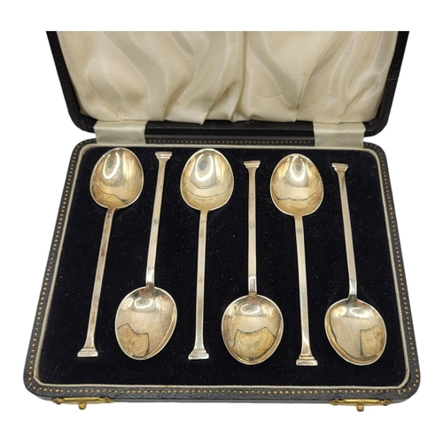 50 - A SET OF SIX EARLY 20TH CENTURY SILVER TEASPOONS
Seal top, hallmarked Birmingham, 1940, in a fitted ... 