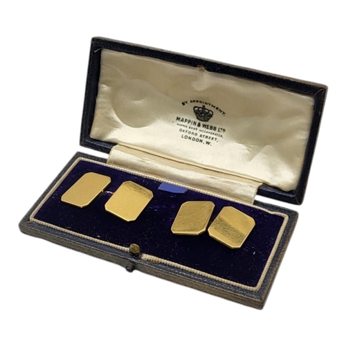 53 - A PAIR OF 18CT GOLD GENT’S CUFFLINKS
Rectangular form, in a fitted velvet lined leather box.
(approx... 