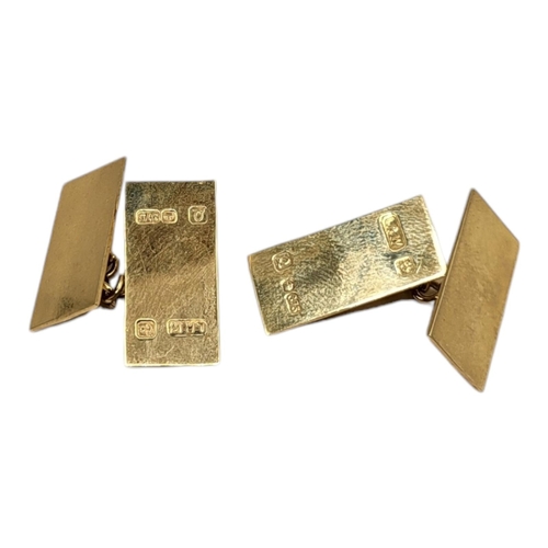 54 - A PAIR OF VINTAGE 9CT GOLD GENT’S CUFFLINKS
Rectangular form, plain design.
(approx 2cm)

Condition:... 