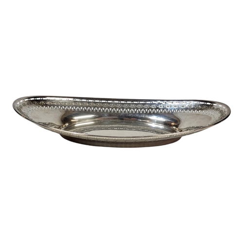 70 - AN EARLY 20TH CENTURY STERLING SILVER OVAL BASKET
Having a pierced and embossed border, hallmarked ‘... 