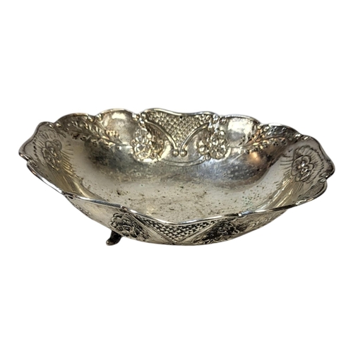 86 - A VINTAGE CONTINENTAL OVAL SILVER BASKET
With scrolled border and embossed decoration, marked ‘900’.... 