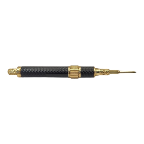 8A - AN EARLY 20TH CENTURY YELLOW METAL COMBINATION FOUNTAIN PEN AND PROPELLING PENCIL
Having herringbone... 