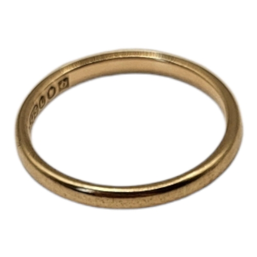 9 - A VINTAGE 9CT GOLD PLAIN WEDDING BAND.
(size N)

Condition: good