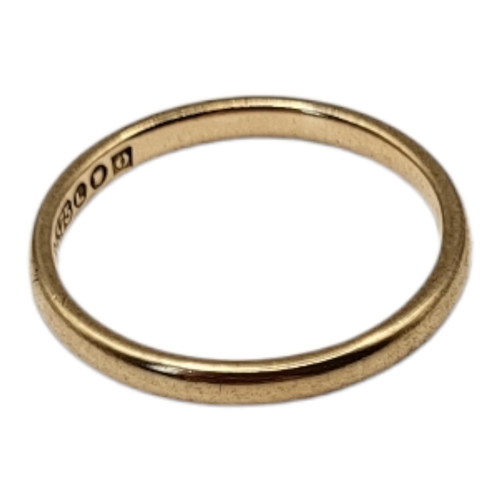 9 - A VINTAGE 9CT GOLD PLAIN WEDDING BAND.
(size N)

Condition: good