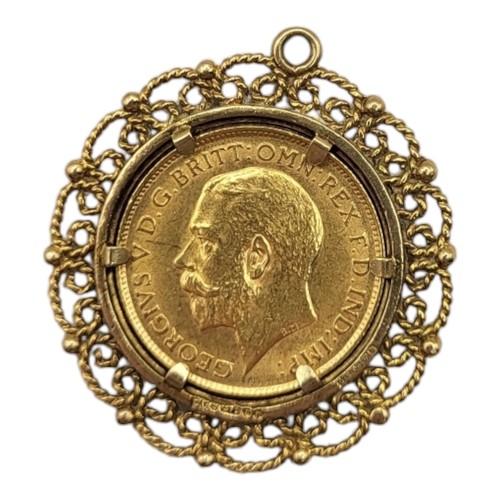 27A - A KING GEORGE IV 22CT GOLD HALF SOVEREIGN PENDANT, DATED 1912 
With King George and dragon to revers... 