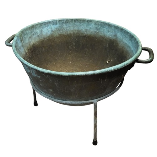 509 - A LARGE EARLY 20TH CENTURY VERDIGRIS COPPER TWO HANDLED CAULDRON ON STAND

Condition: good overall