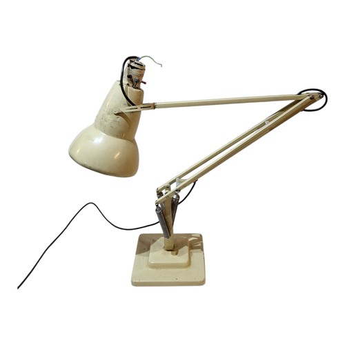 181 - A MID 20TH CENTURY VINTAGE ANGLEPOISE CREAM PAINTED METAL DESK LIGHT/LAMP
By Herbert Terry & Son Ltd... 