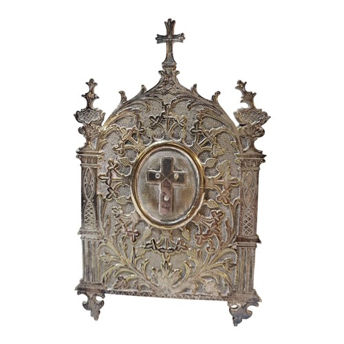 220 - AN EARLY 20TH CENTURY ECCLESIASTICAL RELIGIOUS WHITE METAL TABLE DESK ICON RELIC, CIRCA 1900
Central... 