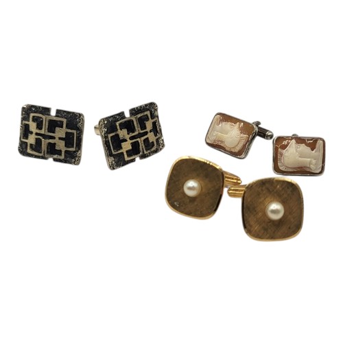 71A - A PAIR OF VINTAGE 9CT GOLD AND PEARL GENT’S CUFFLINKS
A single pearl set in a textured design, toget... 