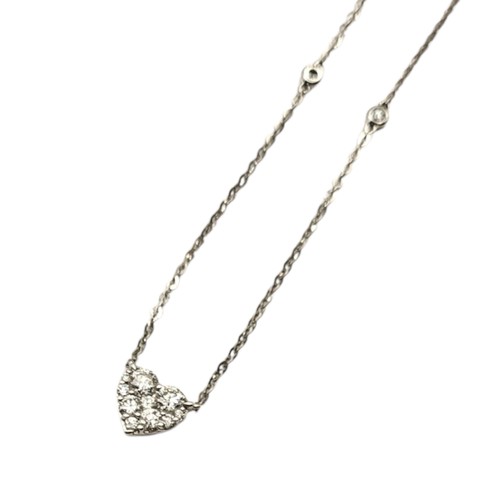 13B - AN 18CT WHITE GOLD AND DIAMOND HEART PENDANT NECKLACE
Having an arrangement of round cut diamonds on... 