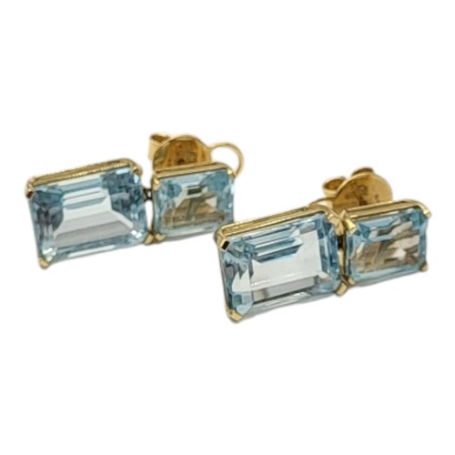 14B - A PAIR OF 18CT GOLD AND GEM SET DROP EARRINGS
Each set with baguette cut blue topaz stones.
(approx ... 