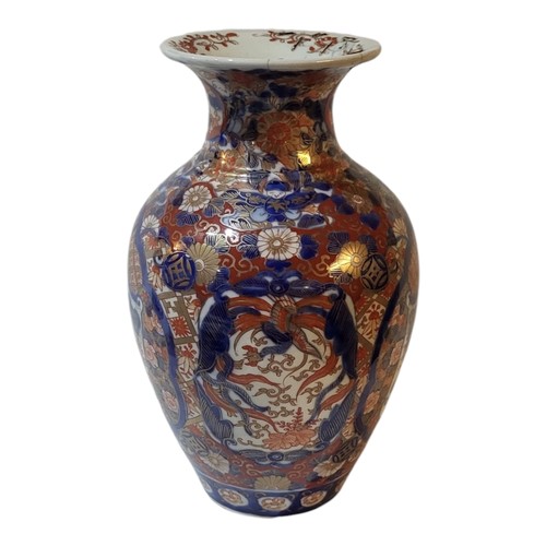 268 - A FINE 19TH CENTURY JAPANESE MEIJI PORCELAIN EXPORT WARE VASE, CIRCA 1880
With a flared rim, Meiji p... 