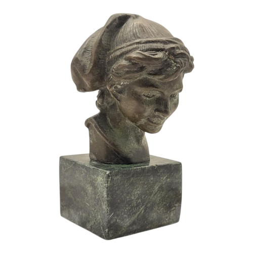 200 - A GRAND TOUR STYLE BRONZE BUST OF A BOY
On a green marble base.
(13cm x 9cm)

Condition: good overal... 