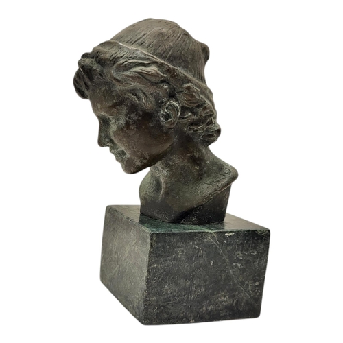 200 - A GRAND TOUR STYLE BRONZE BUST OF A BOY
On a green marble base.
(13cm x 9cm)

Condition: good overal... 