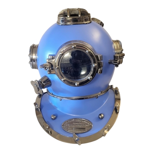 230 - A REPRODUCTION LIGHT BLUE STEEL AND CHROME DEEP SEA DIVERS HELMET.
(35cm x 39cm x 44cm)


Condition:... 