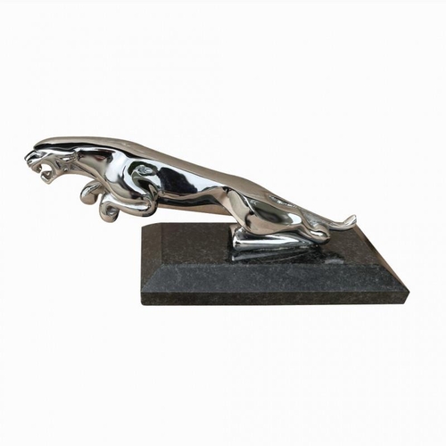 234 - A CHROME JAGUAR CAR MASCOT
Raised on a rectangular marble base.
(length 18.5cm)


Condition: good ov... 