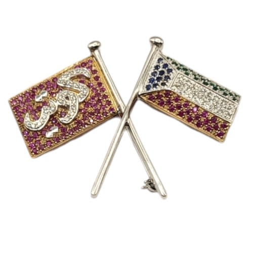 139 - AN 18CT WHITE METAL MULTI GEM FLAG BROOCH
Opposing flags, pave set with emerald, sapphire, diamond a... 