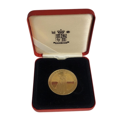 124 - A BOXED ELIZABETH REGINA SILVER COMMEMORATIVE MEDAL OF GOLDEN JUBILEE, 1952 - 2002, BY ROYAL MINT.