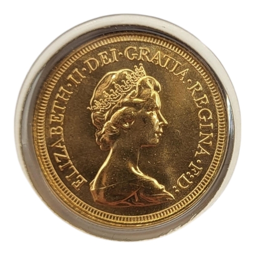 1 - A VINTAGE 22CT GOLD ROYAL COMMEMORATIVE FULL SOVEREIGN COIN, DATED 1981 
To celebrate The Royal Wedd... 