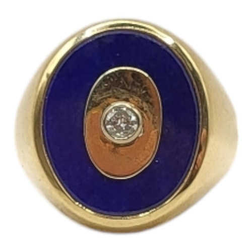 10 - A VINTAGE 14CT GOLD, DIAMOND AND LAPIS LAZULI GENT’S SIGNET RING
The central round cut diamond set i... 