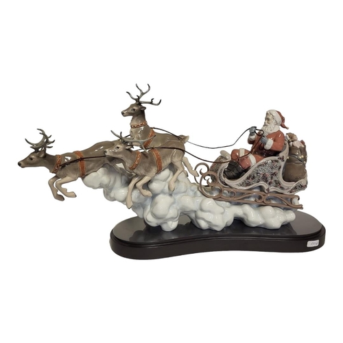 351 - LLADRO, A LIMITED EDITION (90/1000) PORCELAIN GROUP OF SANTA’S MIDNIGHT RIDE SLEIGH, CIRCA 2008
Deco... 