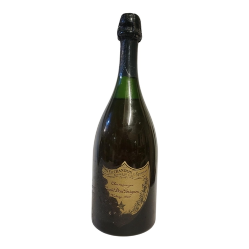 269 - 1962 DOM PÉRIGNON VINTAGE CHAMPAGNE, 12.5% ABV, 75cl.


Condition: Level below foil - 3cm, staining ... 