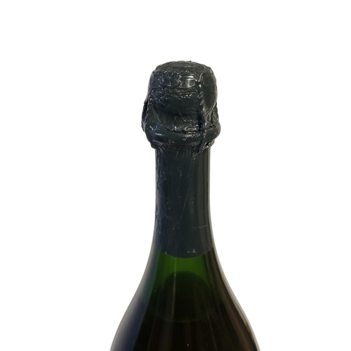 269 - 1962 DOM PÉRIGNON VINTAGE CHAMPAGNE, 12.5% ABV, 75cl.


Condition: Level below foil - 3cm, staining ... 