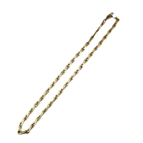 5 - A VINTAGE 9CT GOLD NECKLACE
Half twist links with dog clip clasp.
(approx 38cm)

Condition: good