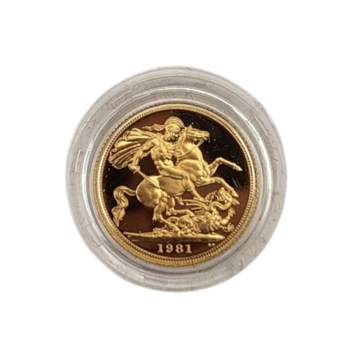 17 - A QUEEN ELIZABETH II 22CT GOLD FULL SOVEREIGN PROOF COIN, DATED 1981 
With George and dragon to reve... 