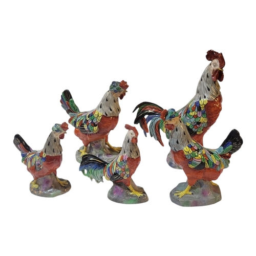 368 - A SET OF FIVE CONTINENTAL HARD PASTE PORCELAIN MODELS OF GRADUATED COCKERELS AND CHICKENS, CIRCA 193... 